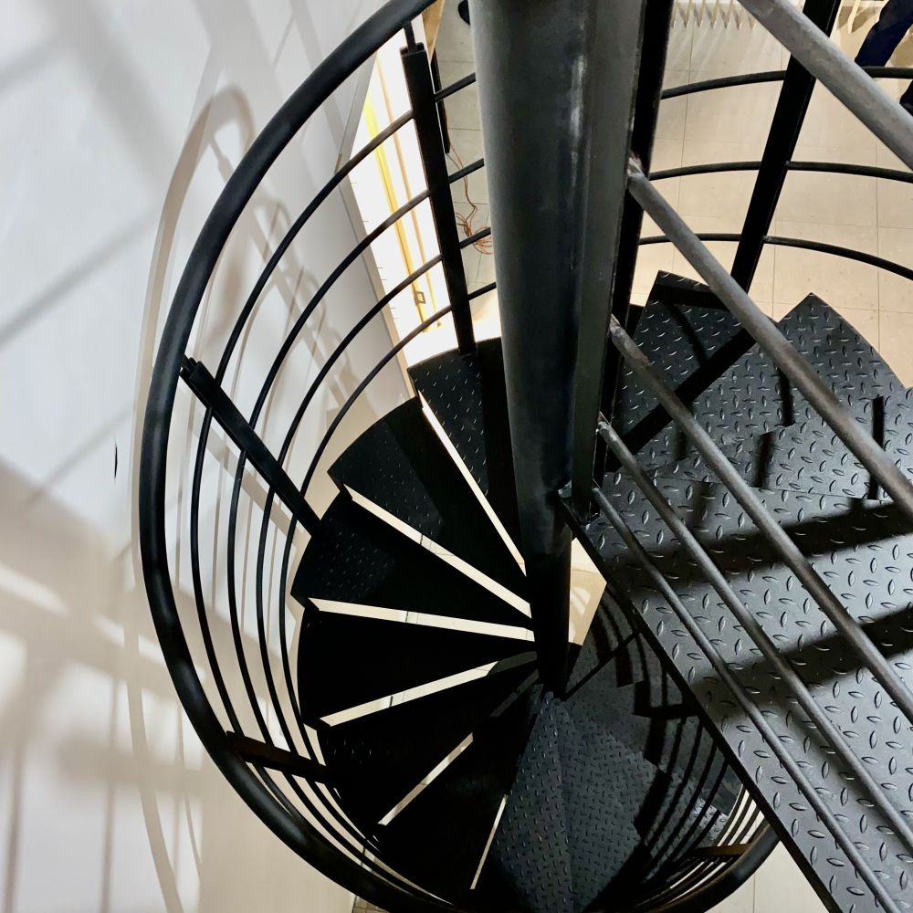 Лестницы из металла в дом