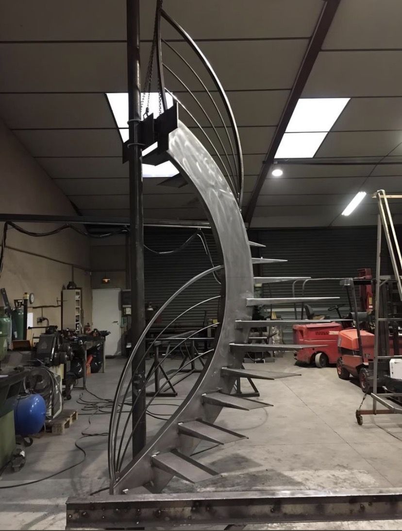 Лестницы из металла в дом