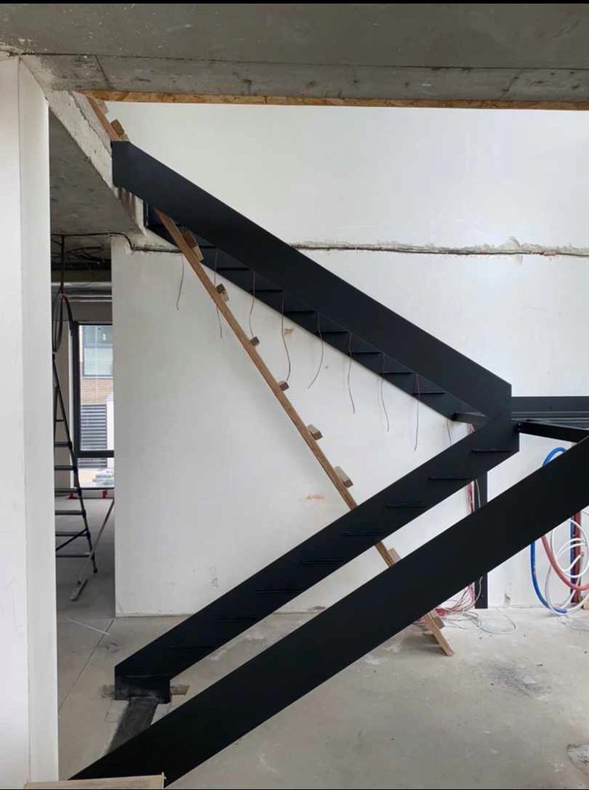 Лестницы из металла в дом