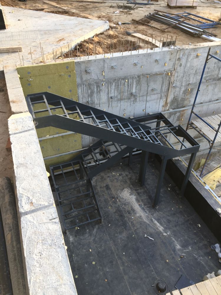 Лестницы из металла в дом