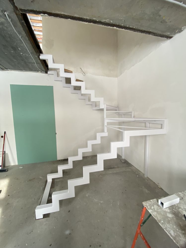 Лестницы из металла в дом